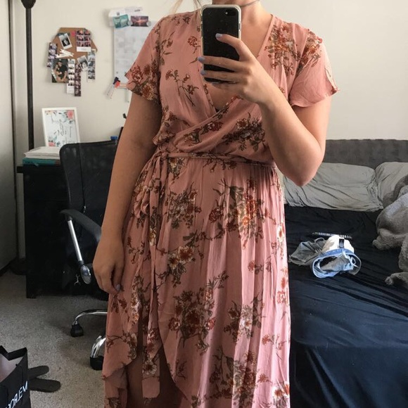 Dresses & Skirts - Floral Wrap Dress